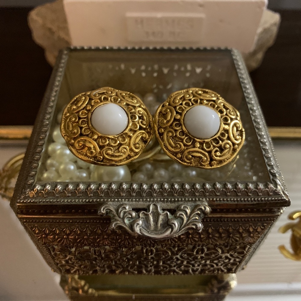 Vintage Gold Chanel clip on earrings